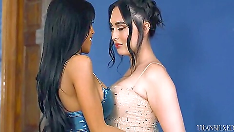 Ember Snow And Ember Fiera 33 Min Ember Snow And Ember Fiera 33 Min